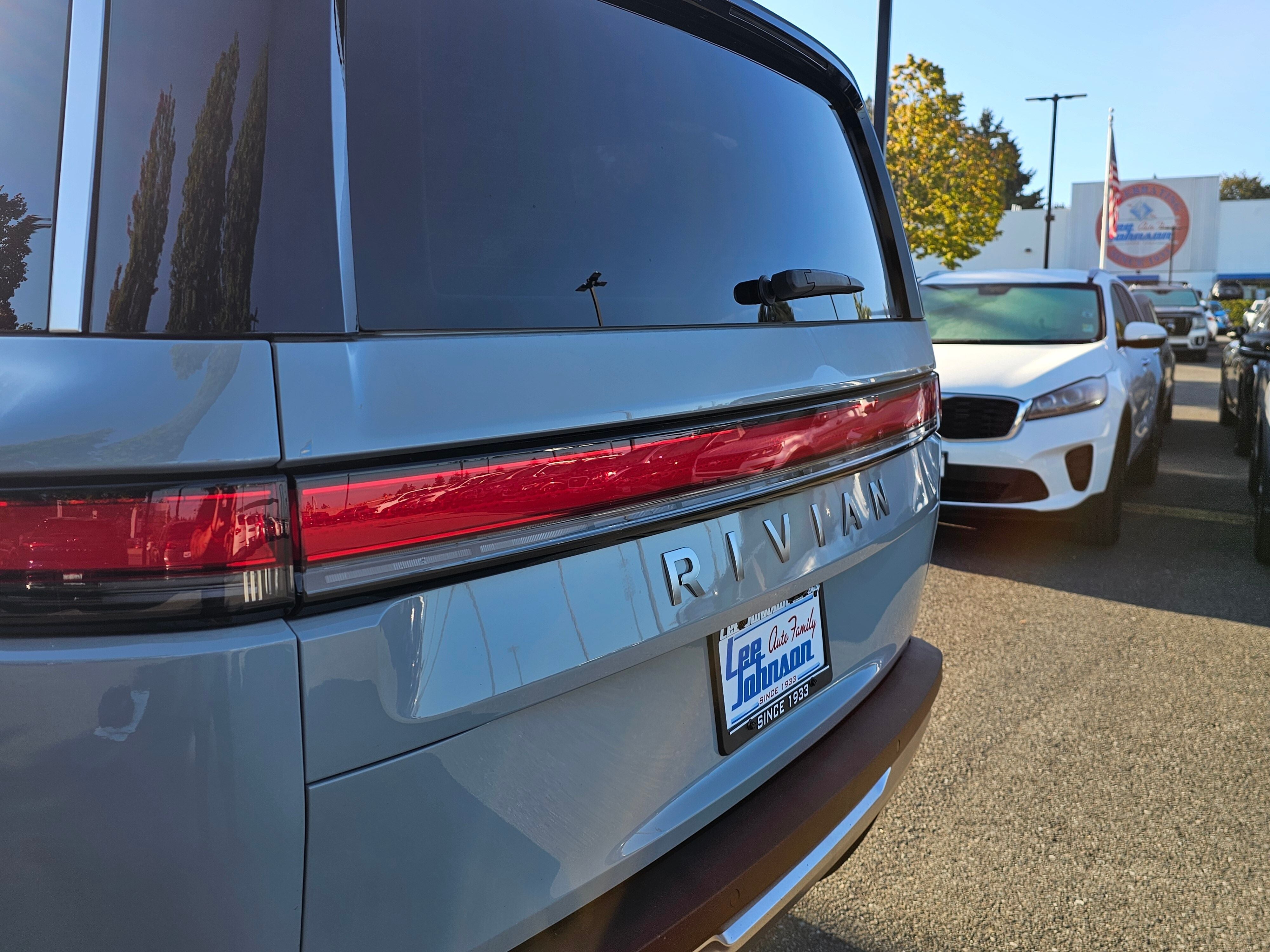 2025 RIVIAN R1S Adventure