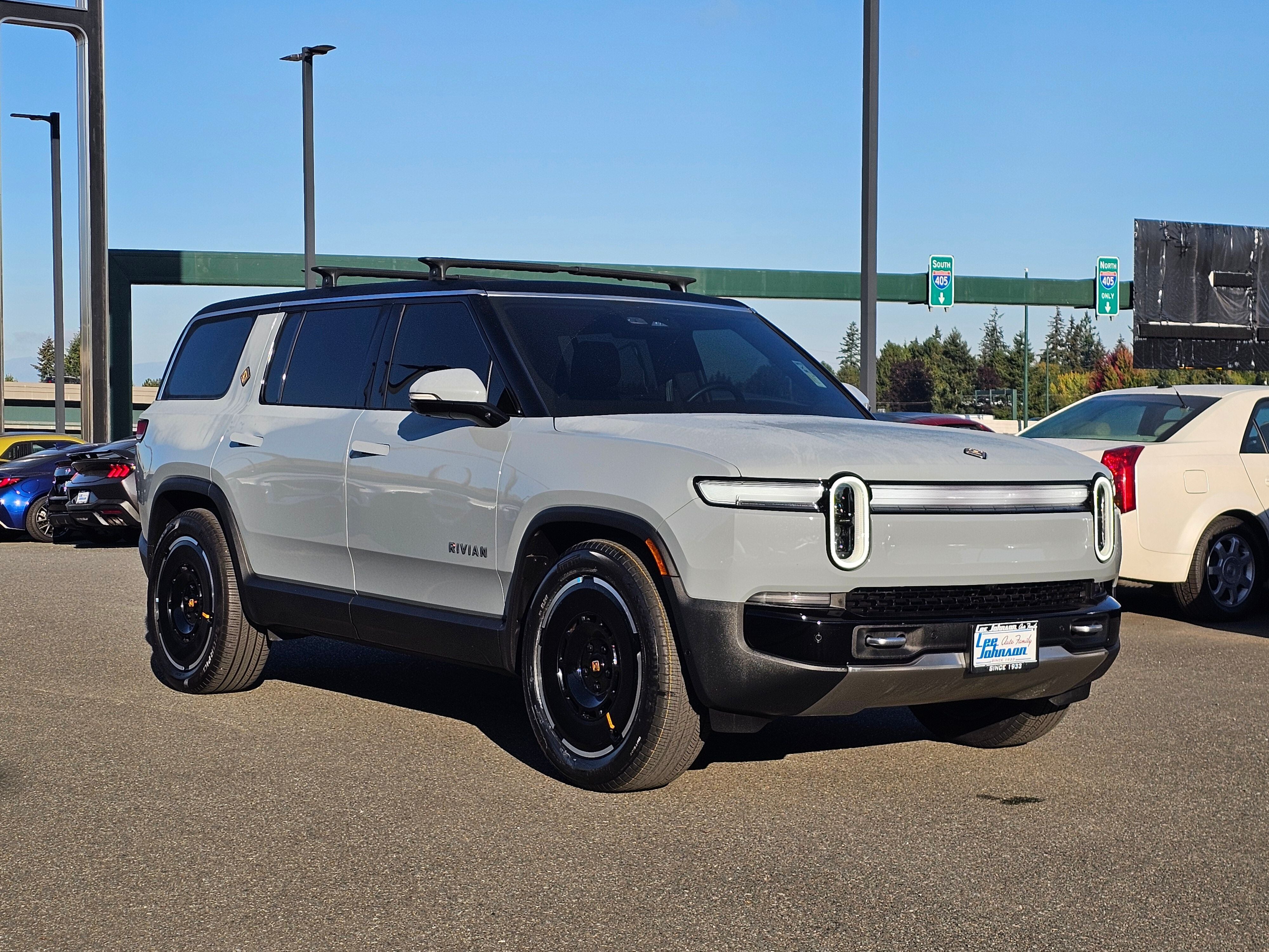 2025 RIVIAN R1S Adventure