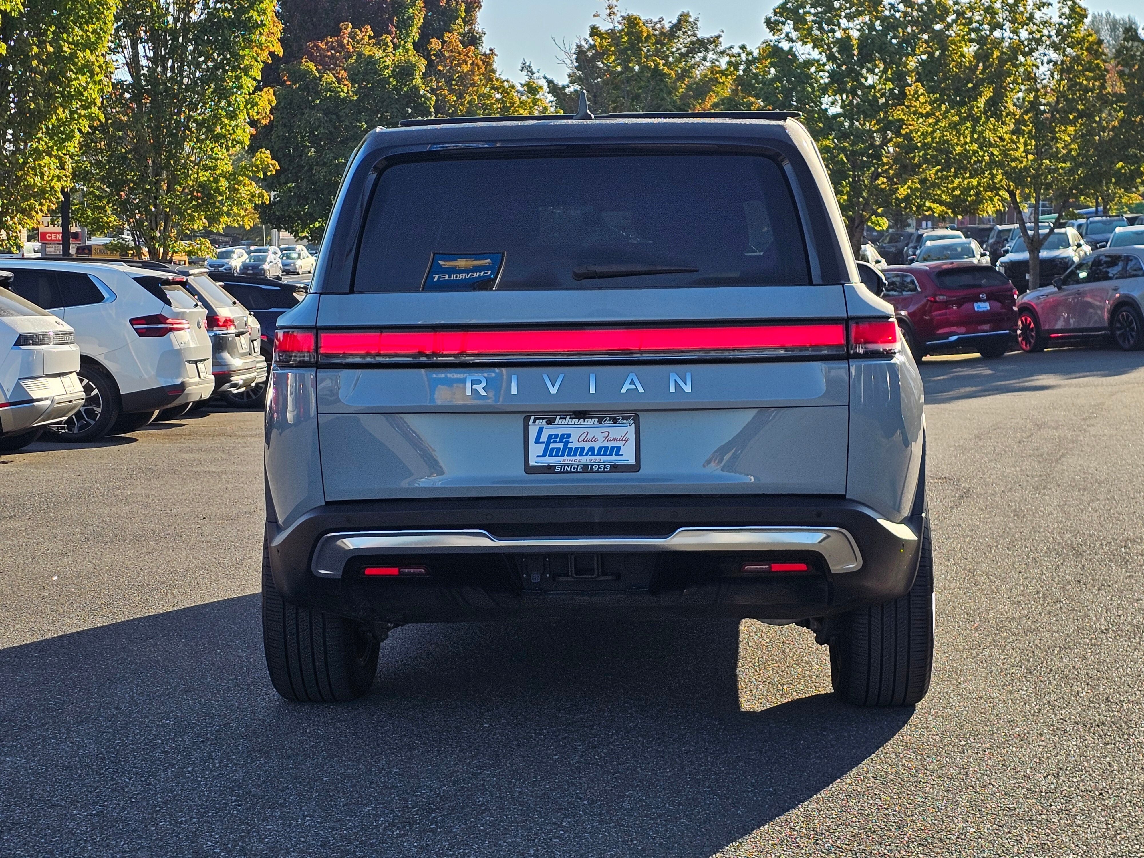 2025 RIVIAN R1S Adventure