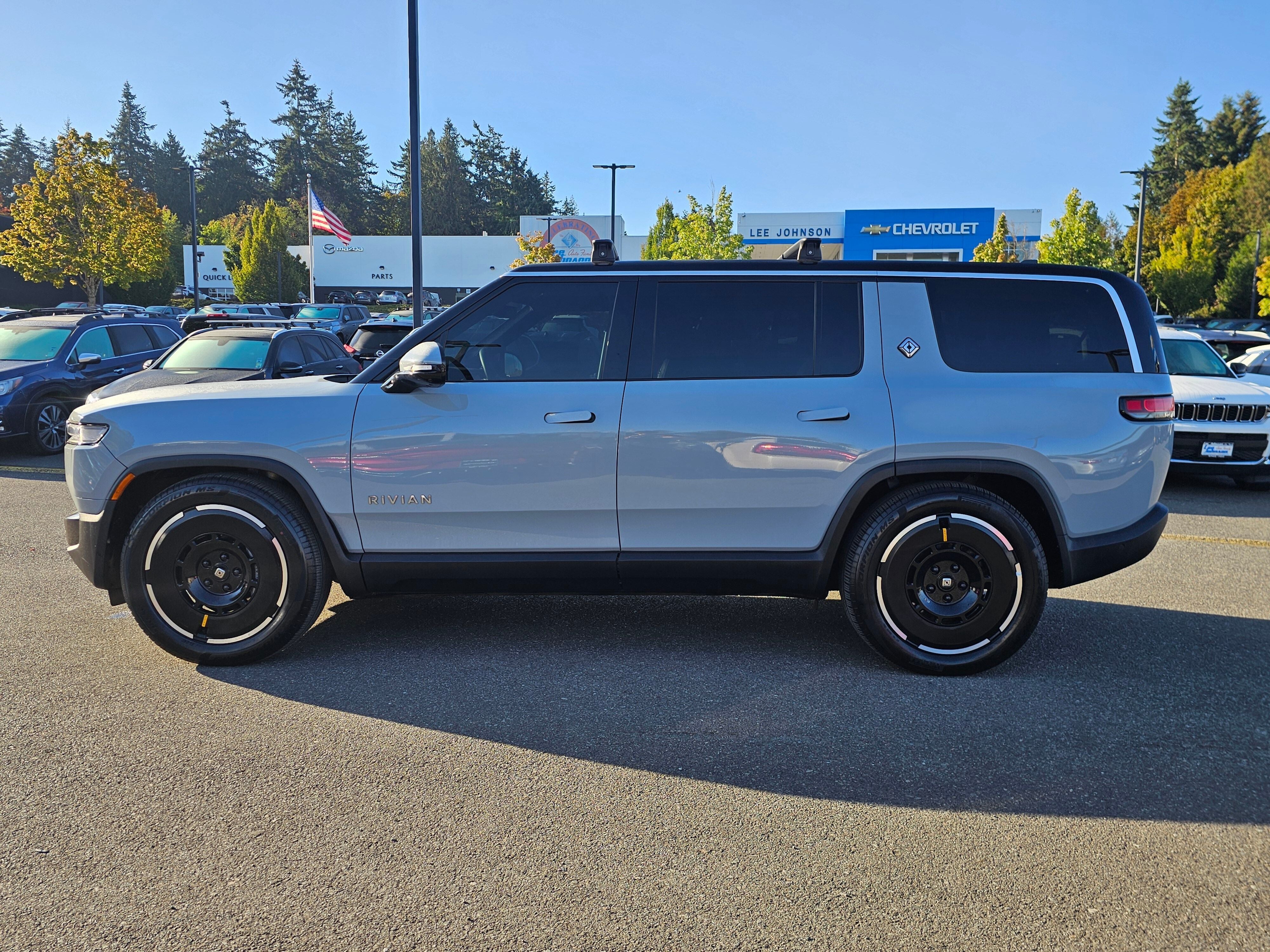 2025 RIVIAN R1S Adventure