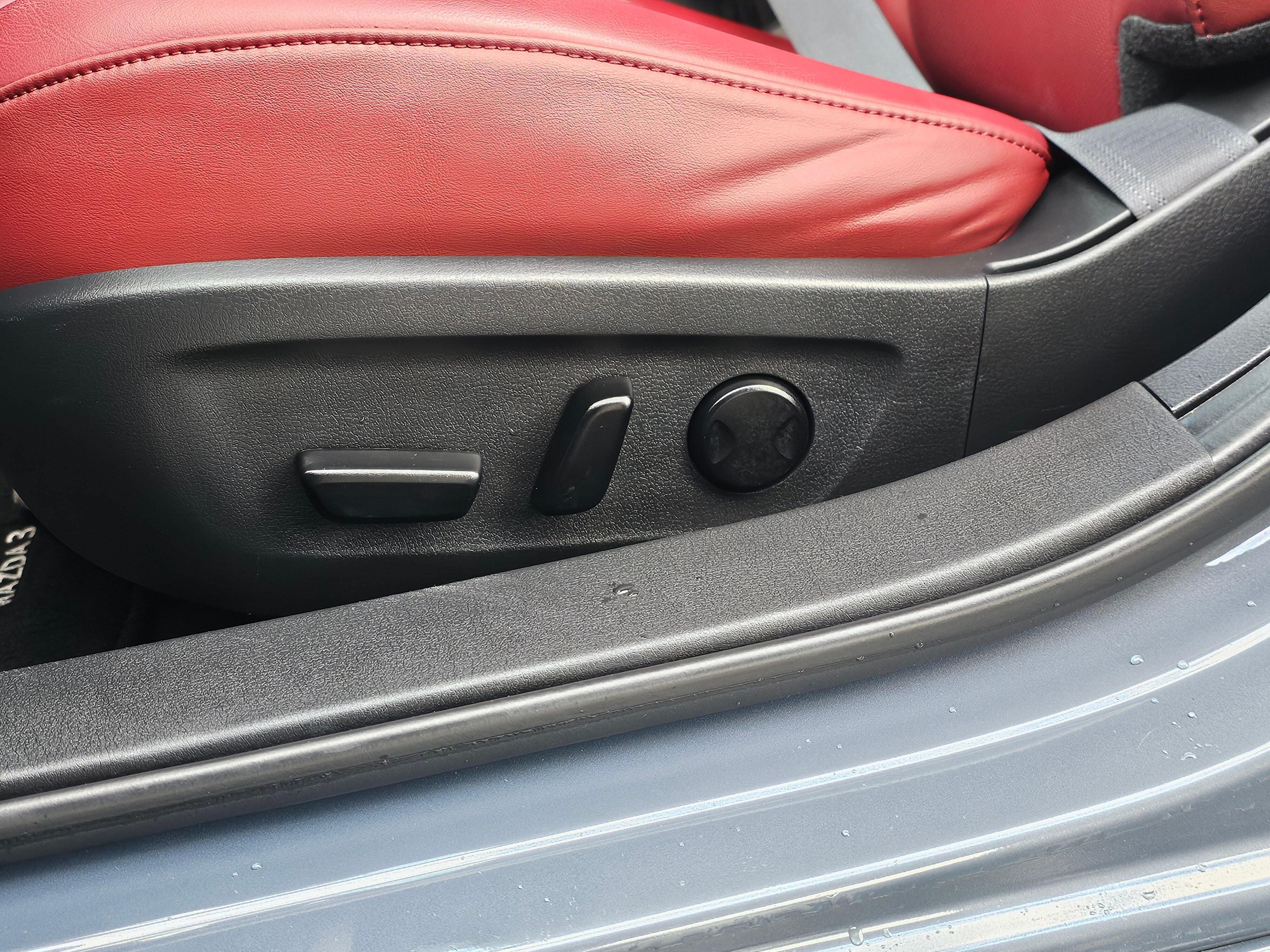 2026 Mazda Mazda3 Sedan 2.5 S Carbon Edition