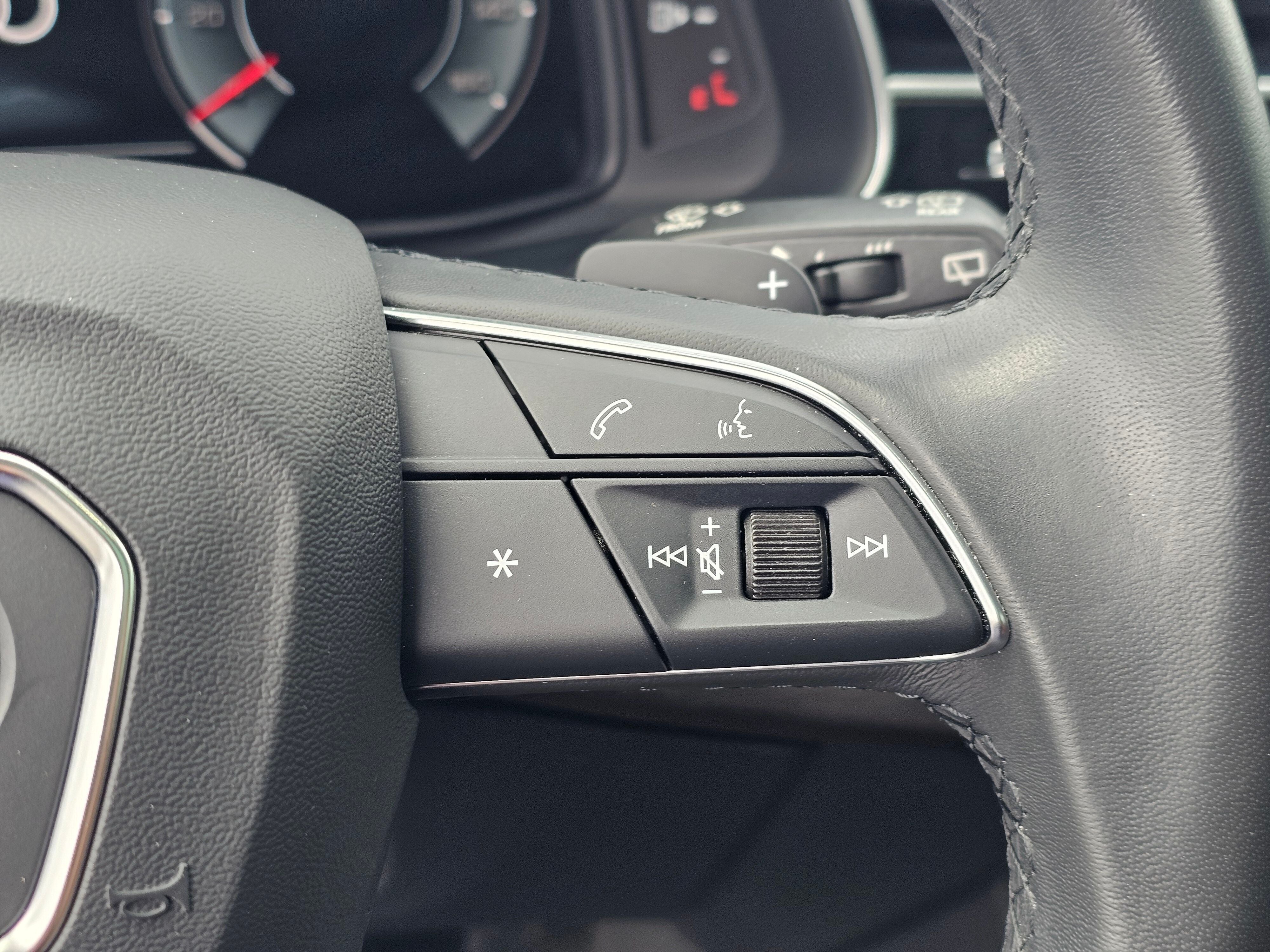 2023 Audi Q8 Premium Plus