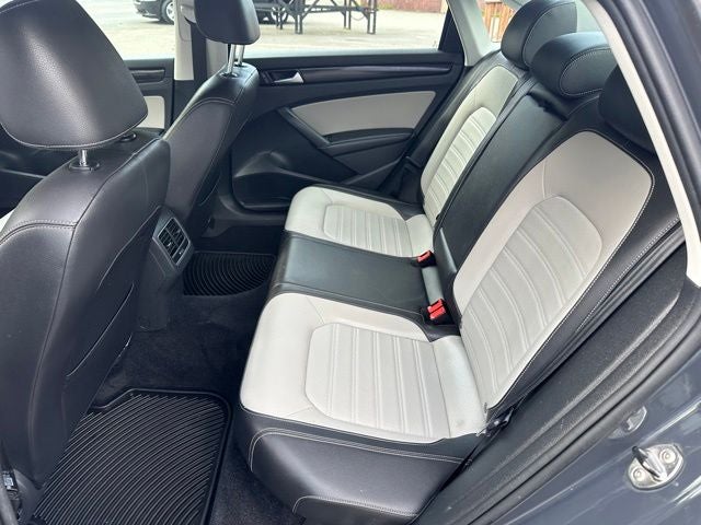 2014 Volkswagen Passat 1.8T Sport