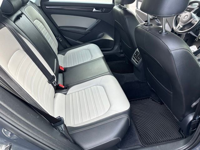 2014 Volkswagen Passat 1.8T Sport