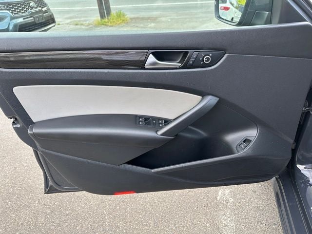 2014 Volkswagen Passat 1.8T Sport