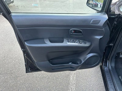 2009 Kia Rondo LX