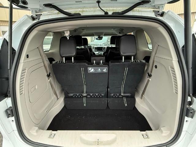 2018 Chrysler Pacifica Hybrid Limited FWD