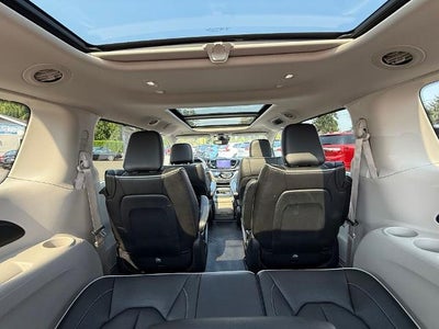 2021 Chrysler Pacifica Hybrid Limited FWD