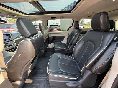 2021 Chrysler Pacifica Hybrid Limited FWD