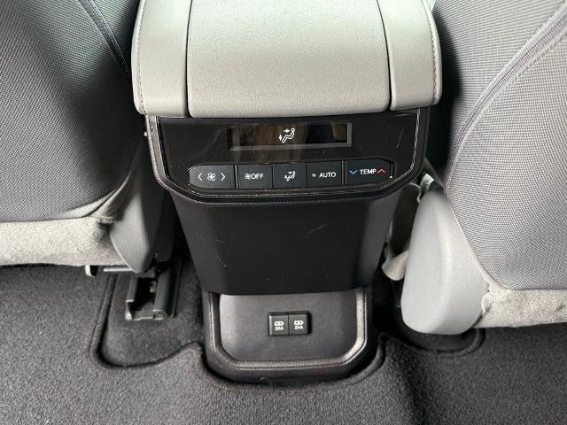 2021 Toyota Highlander LE AWD (SE)