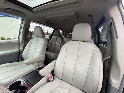 2012 Toyota Sienna 5dr 8-Pass Van V6 XLE FWD (Natl)