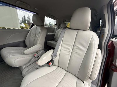 2012 Toyota Sienna 5dr 8-Pass Van V6 XLE FWD (Natl)