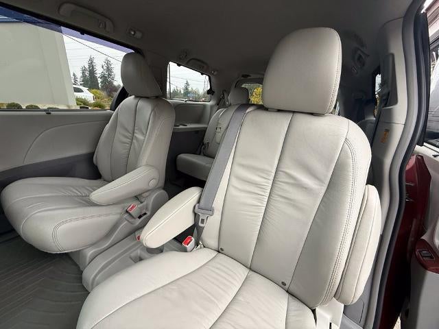 2012 Toyota Sienna 5dr 8-Pass Van V6 XLE FWD (Natl)