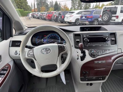 2012 Toyota Sienna 5dr 8-Pass Van V6 XLE FWD (Natl)