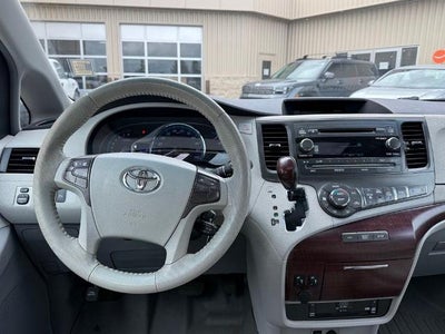 2012 Toyota Sienna 5dr 8-Pass Van V6 XLE FWD (Natl)