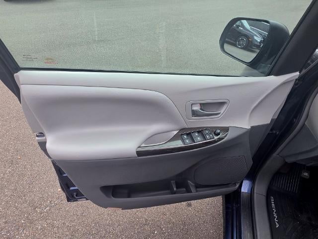 2018 Toyota Sienna XLE FWD 8-Passenger (Natl)