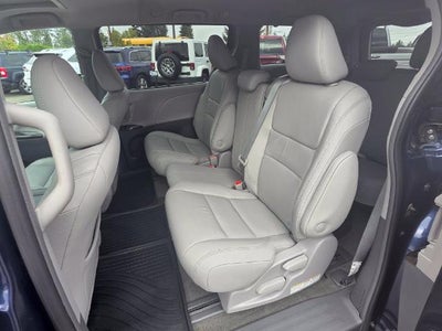 2018 Toyota Sienna XLE FWD 8-Passenger (Natl)