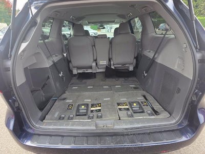 2018 Toyota Sienna XLE FWD 8-Passenger (Natl)
