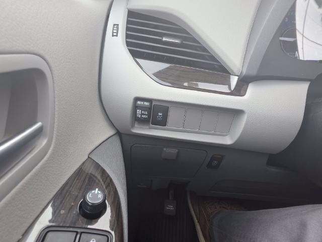 2018 Toyota Sienna XLE FWD 8-Passenger (Natl)