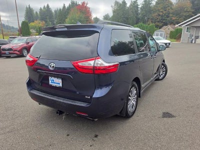 2018 Toyota Sienna XLE FWD 8-Passenger (Natl)