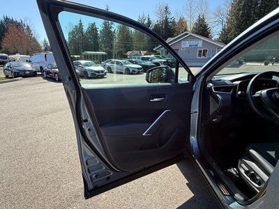 2024 Toyota Corolla Cross XLE 2WD (Natl)
