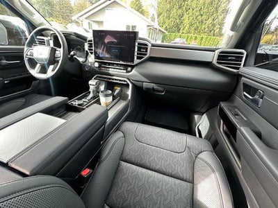 2024 Toyota Sequoia Limited 4WD (SE)