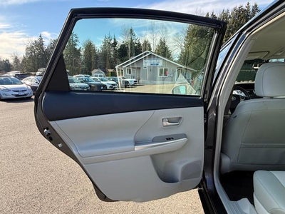 2013 Toyota Prius v 5dr Wgn Two (Natl)