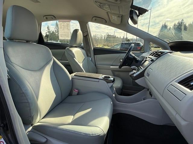 2013 Toyota Prius v 5dr Wgn Two (Natl)