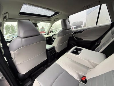 2020 Toyota RAV4 XLE Premium AWD (Natl)