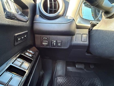 2017 Toyota RAV4 Hybrid Limited AWD (Natl)