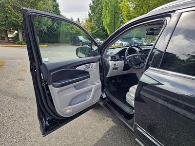 2016 Honda Pilot AWD 4dr Elite with DVD Rear Entertainment System and Navigation