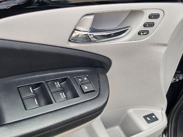 2016 Honda Pilot AWD 4dr Elite with DVD Rear Entertainment System and Navigation