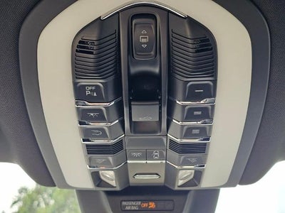 2025 Porsche Macan AWD