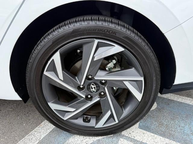 2025 Hyundai ELANTRA Limited IVT