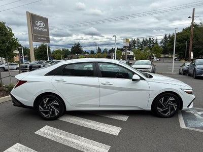 2025 Hyundai ELANTRA Limited IVT