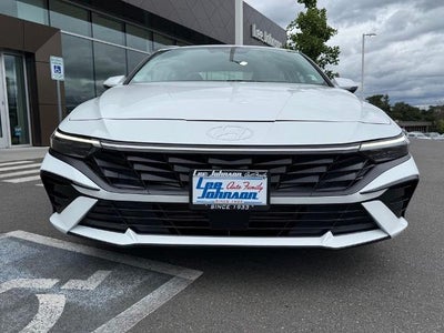 2025 Hyundai ELANTRA Limited IVT