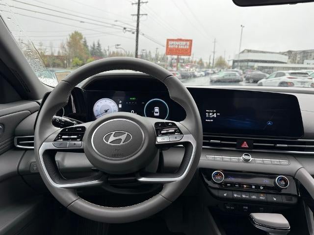 2024 Hyundai ELANTRA SEL IVT