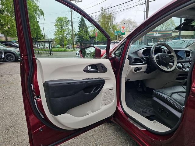 2018 Chrysler Pacifica Limited FWD