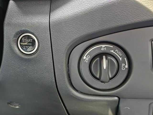 2024 Nissan Frontier Crew Cab 4x4 SV