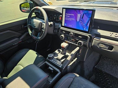 2025 Toyota Tacoma 4WD 4WD TRD Pro Hybrid Double Cab 5' Bed AT (Natl)