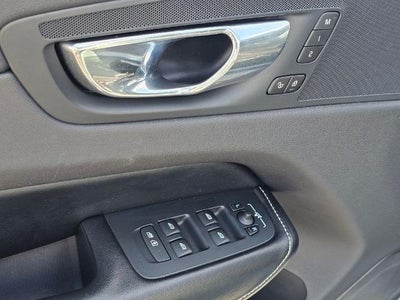 2018 Volvo XC60 T8 eAWD Plug-In Hybrid R-Design